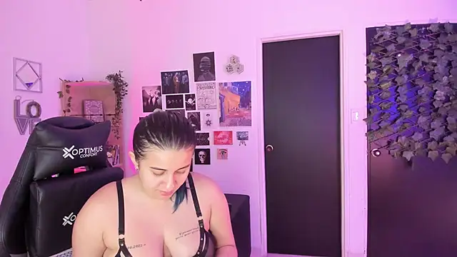 Snapshot of Lana_Herondale chatting on November 23, 2025, 9:09 am Lana Herondale online show from November 23, 2025, 9:09 am