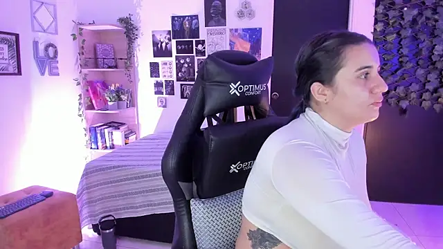 Snapshot of Lana_Herondale chatting on November 27, 2025, 9:33 am Lana Herondale online show from November 27, 2025, 9:33 am