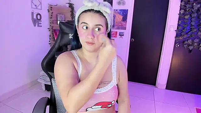 Snapshot of Lana_Herondale chatting on December 5, 2025, 9:29 am Lana Herondale online show from December 5, 2025, 9:29 am