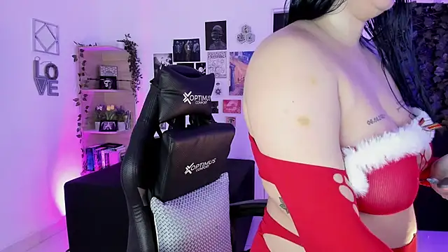 Snapshot of Lana_Herondale chatting on December 22, 2025, 9:17 am Lana Herondale online show from December 22, 2025, 9:17 am