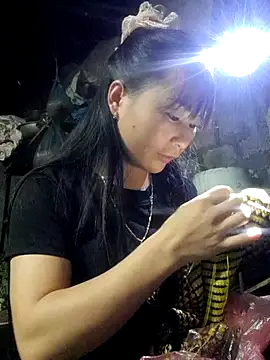 Snapshot of Sunyinn chatting on November 3, 2025, 3:19 am Sunyinn online show from November 3, 2025, 3:19 am