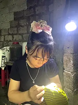 Snapshot of Sunyinn chatting on November 8, 2025, 2:34 am Sunyinn online show from November 8, 2025, 2:34 am