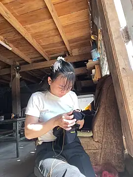 Snapshot of Sunyinn chatting on November 25, 2025, 5:51 am Sunyinn online show from November 25, 2025, 5:51 am