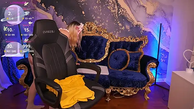 LilElfie online show from November 19, 2025, 9:48 pm