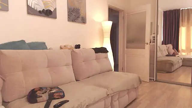 AlisaDeluxe online show from June 27, 2026, 2:27 am