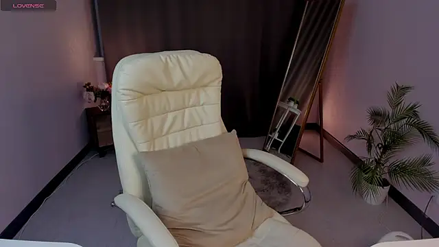 cute luucy online show from March 3, 2026, 3:23 am