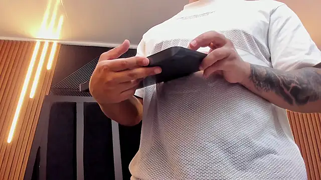 Snapshot of marco_garciia_ chatting on October 1, 2025, 11:11 pm marco garciia online show from October 1, 2025, 11:11 pm