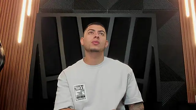 Snapshot of marco_garciia_ chatting on October 9, 2025, 11:14 pm marco garciia online show from October 9, 2025, 11:14 pm