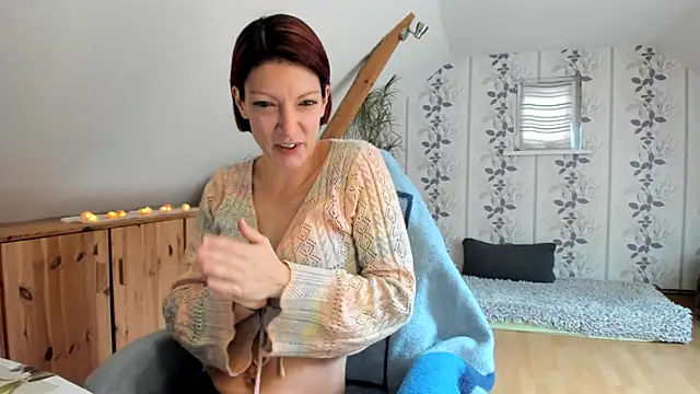 Snapshot of Axunamun chatting on October 6, 2025, 7:28 am Axunamun online show from October 6, 2025, 7:28 am