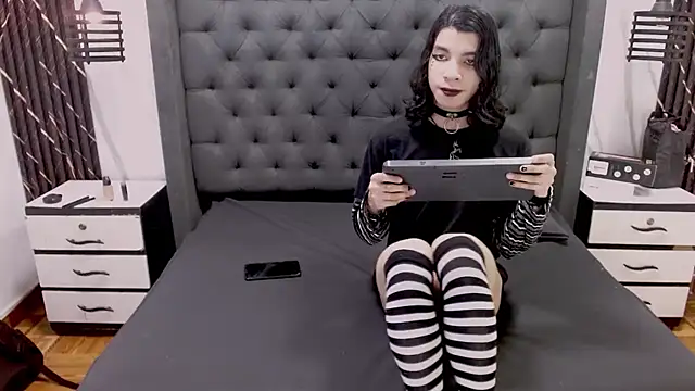 Snapshot of Atley_Dolly chatting on July 23, 2026, 11:35 pm Atley Dolly online show from July 23, 2026, 11:35 pm