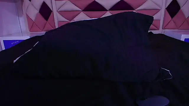 Snapshot of valecastro_ chatting on September 25, 2025, 7:17 pm valecastro online show from September 25, 2025, 7:17 pm