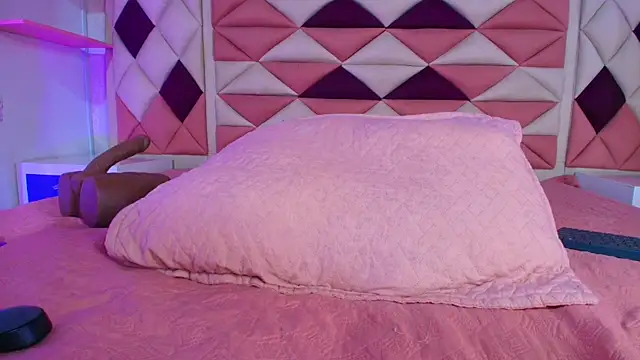 Snapshot of valecastro_ chatting on September 26, 2025, 7:18 pm valecastro online show from September 26, 2025, 7:18 pm