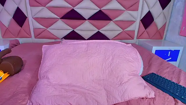 Snapshot of valecastro_ chatting on November 11, 2025, 7:25 pm valecastro online show from November 11, 2025, 7:25 pm