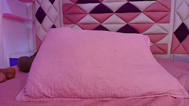 Snapshot of valecastro_ chatting on November 14, 2025, 7:12 pm valecastro online show from November 14, 2025, 7:12 pm