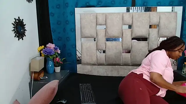 AmbarSmit online show from November 1, 2025, 7:05 pm