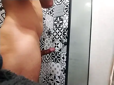 Snapshot of nazz01 chatting on October 2, 2025, 4:30 am nazz01 online show from October 2, 2025, 4:30 am