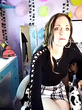 Purple2StayThnxx online show from September 29, 2025, 9:52 pm