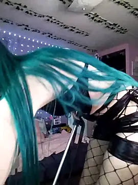 Purple2StayThnxx online show from April 23, 2026, 6:32 pm
