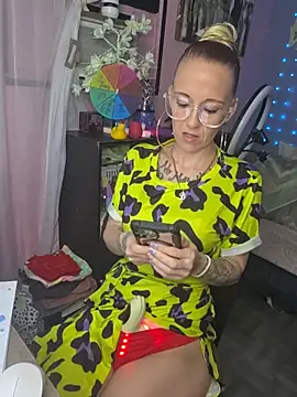Purple2StayThnxx online show from May 31, 2026, 6:31 pm