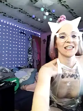 Purple2StayThnxx online show from June 8, 2026, 10:10 pm