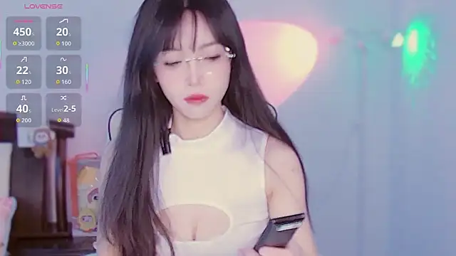 Snapshot of XiaoNana_ chatting on December 15, 2025, 1:32 am XiaoNana online show from December 15, 2025, 1:32 am