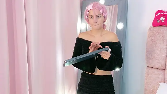 LolaYun online show from November 13, 2025, 9:03 pm