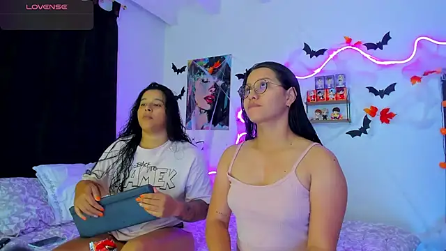 Snapshot of Dilan_and_Mia chatting on October 16, 2025, 10:22 pm Dilan and Mia online show from October 16, 2025, 10:22 pm