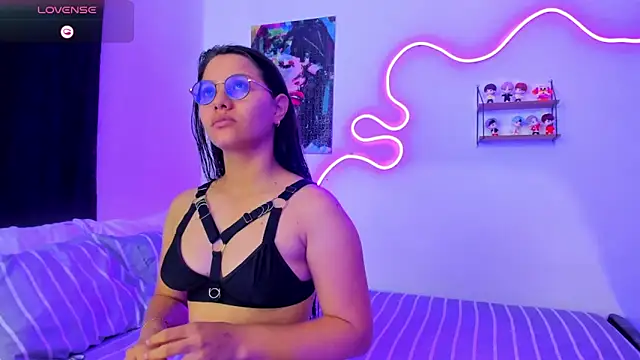 Snapshot of Dilan_and_Mia chatting on November 15, 2025, 10:48 pm Dilan and Mia online show from November 15, 2025, 10:48 pm