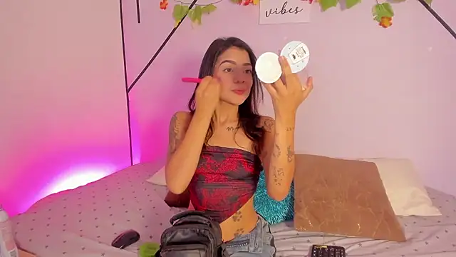 MiahCornell  online show from January 15, 2026, 8:01 pm