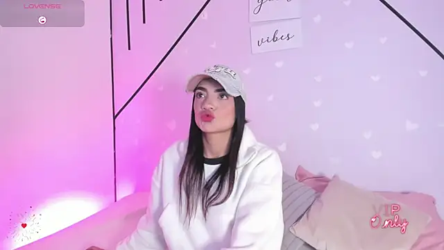 MiahCornell  online show from March 4, 2026, 8:04 pm