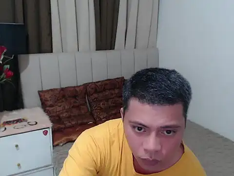 Snapshot of MartinSonCum chatting on September 12, 2025, 5:35 pm MartinSonCum online show from September 12, 2025, 5:35 pm