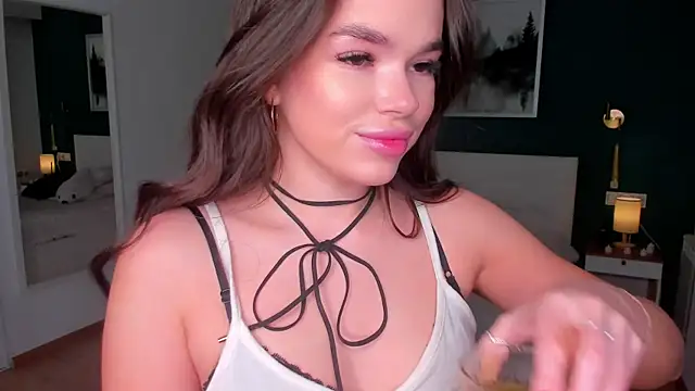 Snapshot of HollisHearl chatting on November 28, 2025, 6:38 am HollisHearl online show from November 28, 2025, 6:38 am