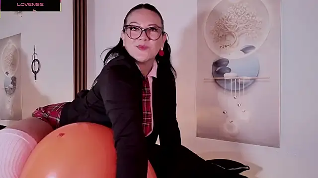 karla valk1 online show from October 18, 2025, 11:55 am