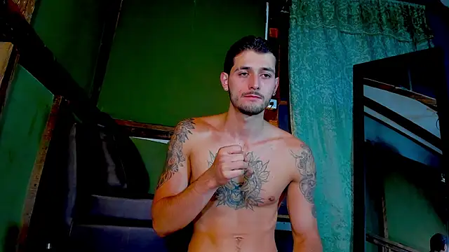 alejo  323   online show from April 24, 2026, 3:42 am