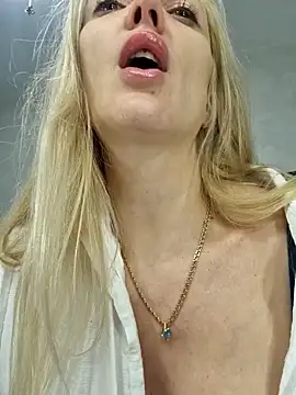 Snapshot of Monna chatting on January 20, 2025, 4:55 pm Monna online show from January 20, 2025, 4:55 pm