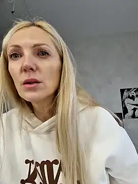 Snapshot of Monna chatting on January 27, 2025, 12:05 pm Monna online show from January 27, 2025, 12:05 pm