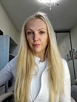 Snapshot of Monna chatting on October 25, 2025, 2:02 pm Monna online show from October 25, 2025, 2:02 pm