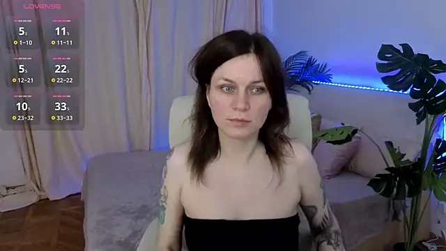 TinaMelt online show from October 8, 2025, 6:38 pm