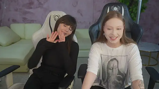 Esmie Smile online show from November 1, 2025, 3:36 pm