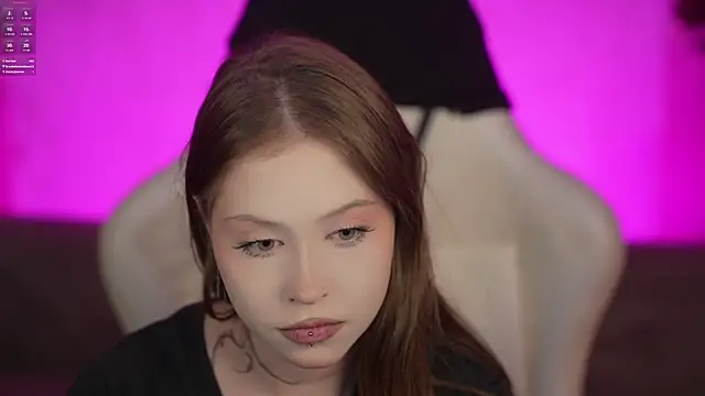 Esmie Smile online show from May 27, 2026, 1:57 am