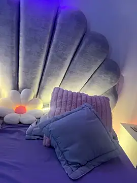 emma-conti2 online show from December 3, 2025, 3:21 pm