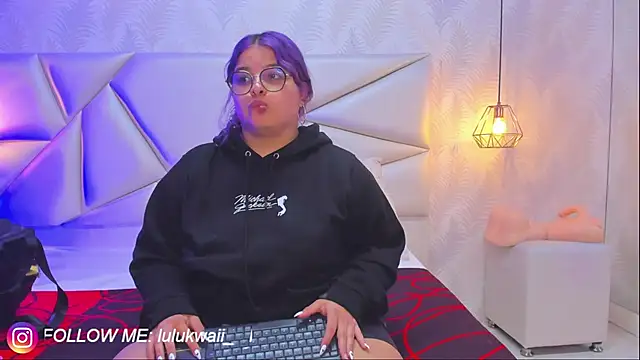 lulukawai16 online show from September 29, 2025, 7:08 pm