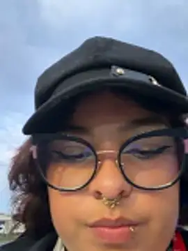 lulukawai16 online show from April 28, 2026, 11:21 pm