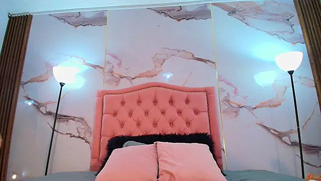 AlyaThompson online show from December 21, 2025, 4:19 am