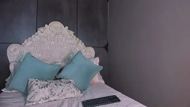 Snapshot of Charlottegray_1 chatting on October 29, 2025, 12:18 pm Charlottegray 1 online show from October 29, 2025, 12:18 pm