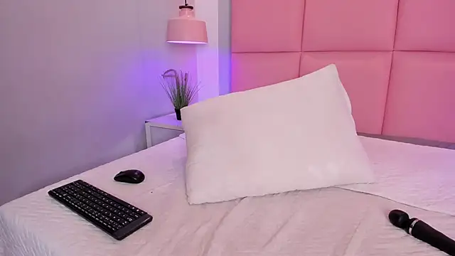 JulianaValencia online show from February 3, 2026, 2:53 am