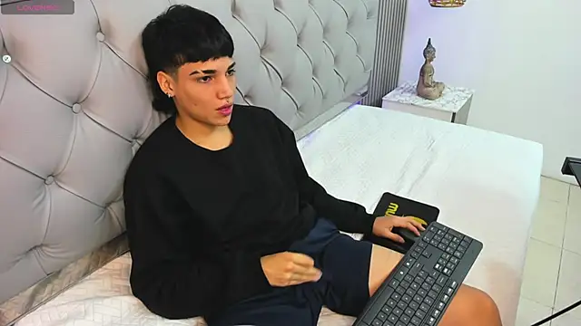 Snapshot of SamBlack_ chatting on September 21, 2025, 1:57 pm SamBlack online show from September 21, 2025, 1:57 pm