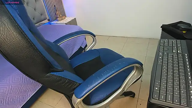 Snapshot of SamBlack_ chatting on February 3, 2026, 12:32 pm SamBlack online show from February 3, 2026, 12:32 pm