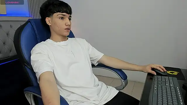 Snapshot of SamBlack_ chatting on May 20, 2026, 12:22 pm SamBlack online show from May 20, 2026, 12:22 pm