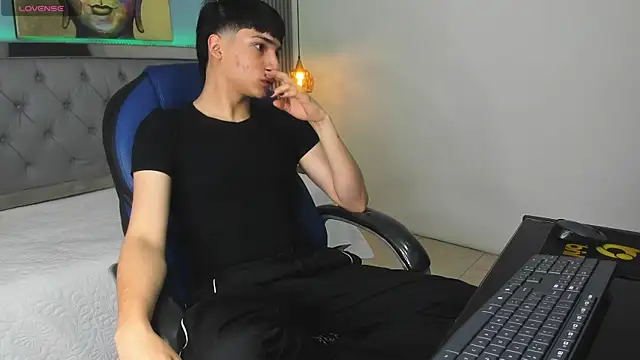 SamBlack  online show from June 23, 2026, 12:47 pm